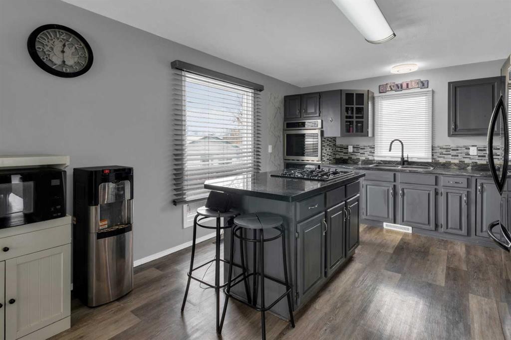 415 Bruce Avenue, Carbon, AB