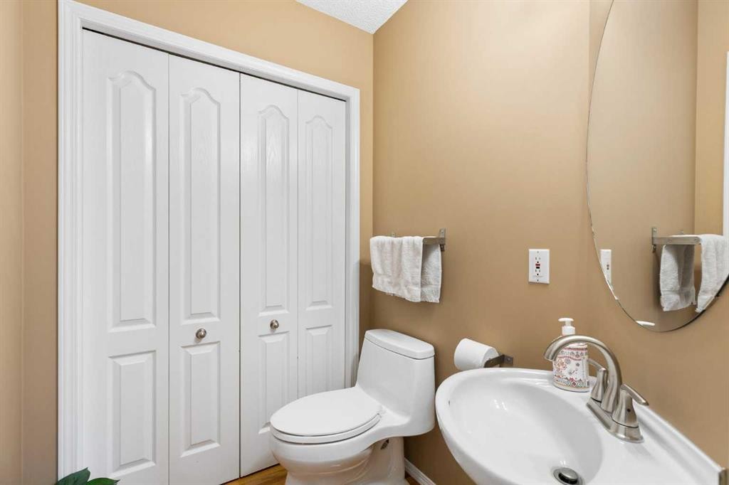 227 Bridlewood Circle Sw, Calgary, AB - Indoor Photo Showing Bathroom