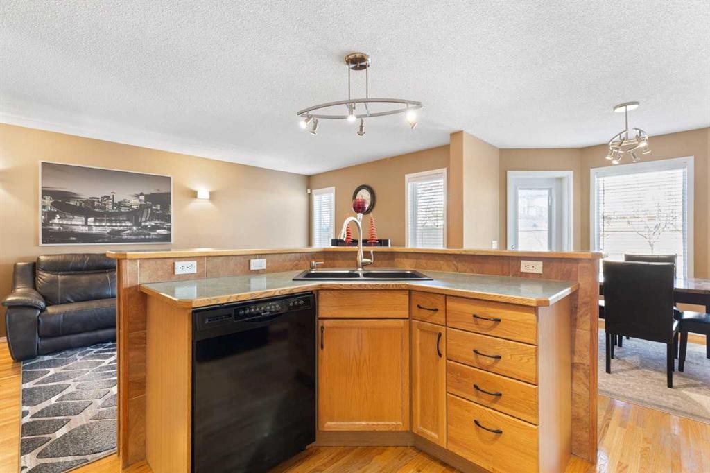 227 Bridlewood Circle Sw, Calgary, AB - Indoor Photo Showing Kitchen