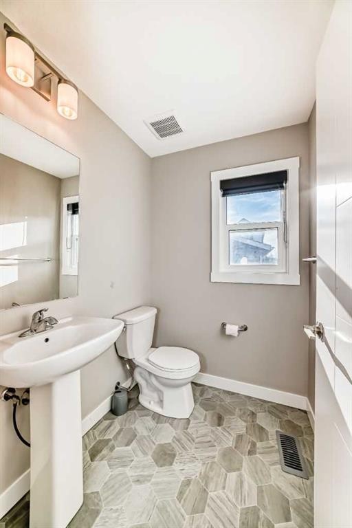75 Howse Rise Ne, Calgary, AB - Indoor Photo Showing Bathroom