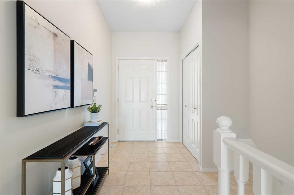 100 Hamptons Link Nw, Calgary, AB - Indoor Photo Showing Other Room