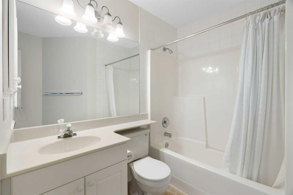 100 Hamptons Link Nw, Calgary, AB - Indoor Photo Showing Bathroom