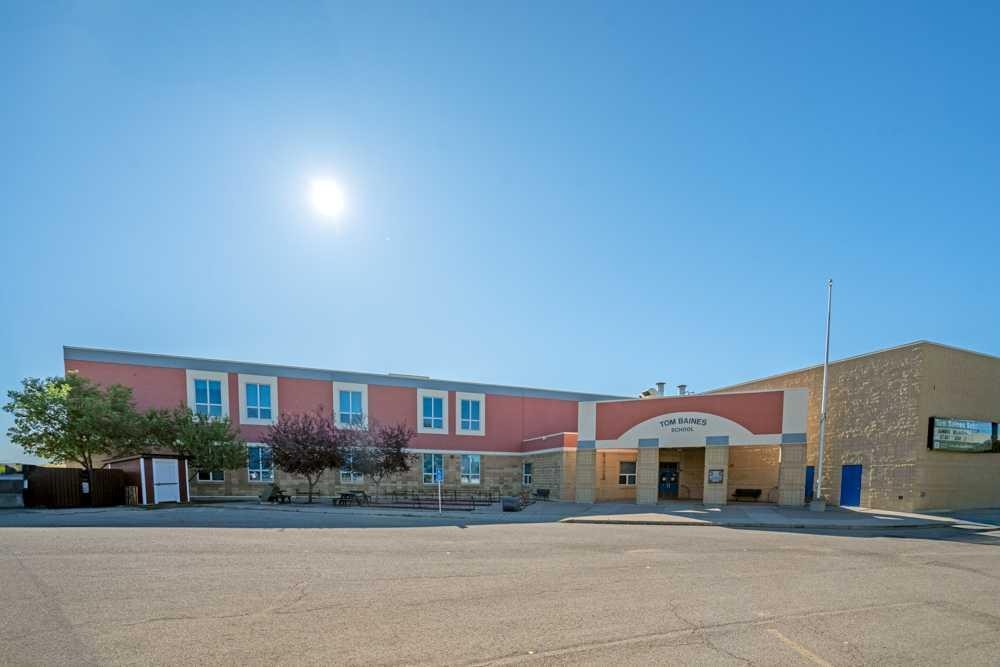 100 Hamptons Link Nw, Calgary, AB - Outdoor