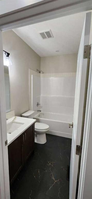 5518 52 Street, Olds, AB - Indoor Photo Showing Bathroom