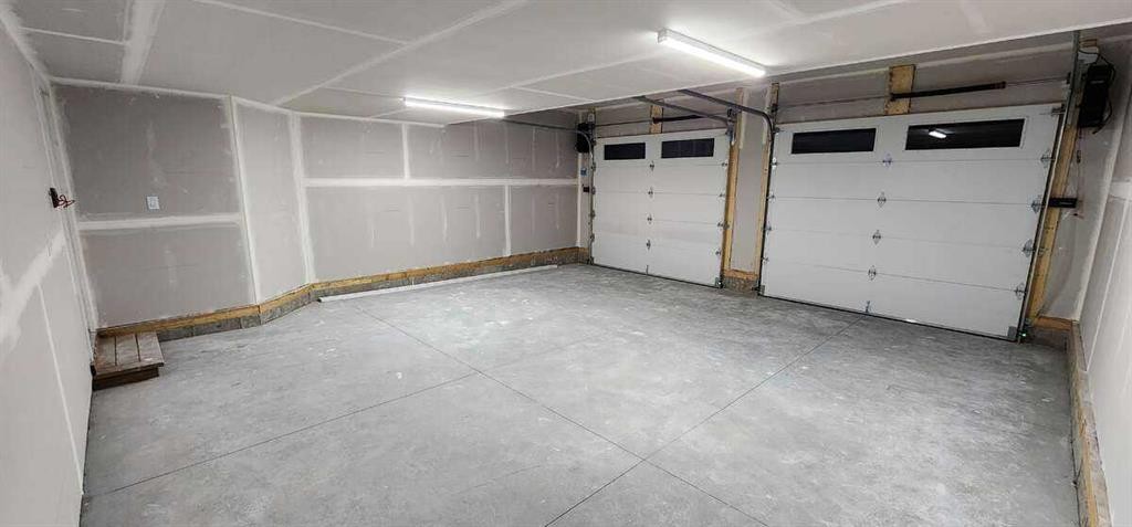 5518 52 Street, Olds, AB - Indoor Photo Showing Garage