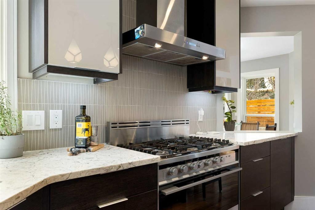 106 Shawnee Place Sw, Calgary, AB - Indoor Photo Showing Kitchen With Upgraded Kitchen