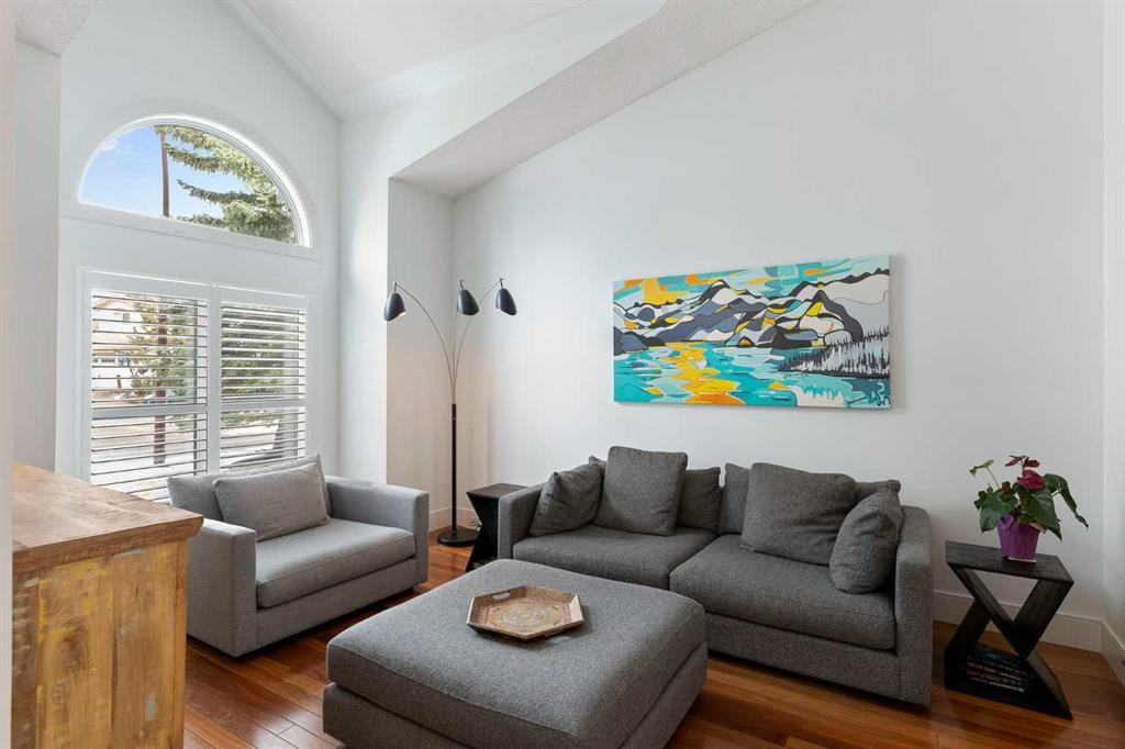 106 Shawnee Place Sw, Calgary, AB - Indoor Photo Showing Living Room
