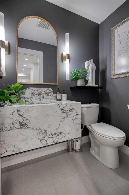 168 Oakside Circle, Calgary, AB - Indoor Photo Showing Bathroom