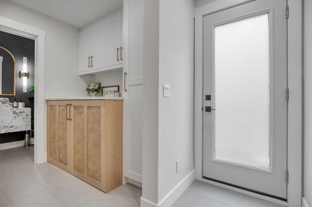 168 Oakside Circle, Calgary, AB - Indoor Photo Showing Other Room