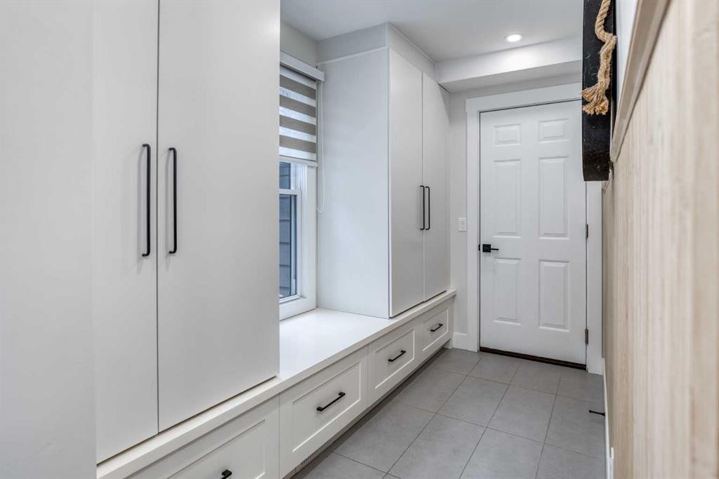 168 Oakside Circle, Calgary, AB - Indoor Photo Showing Other Room