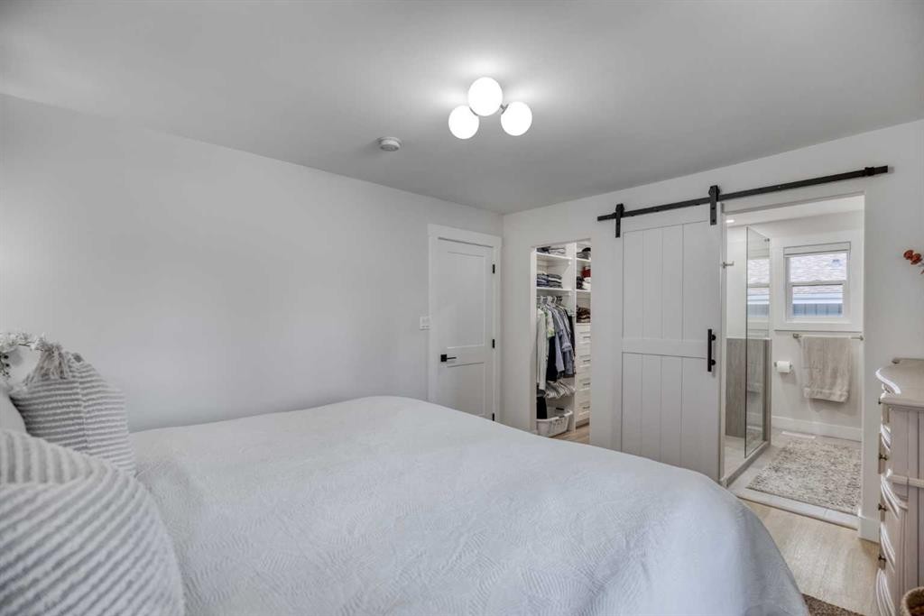 168 Oakside Circle, Calgary, AB - Indoor Photo Showing Bedroom