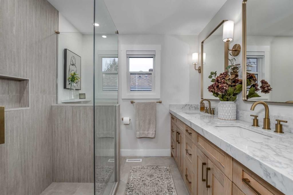 168 Oakside Circle, Calgary, AB - Indoor Photo Showing Bathroom