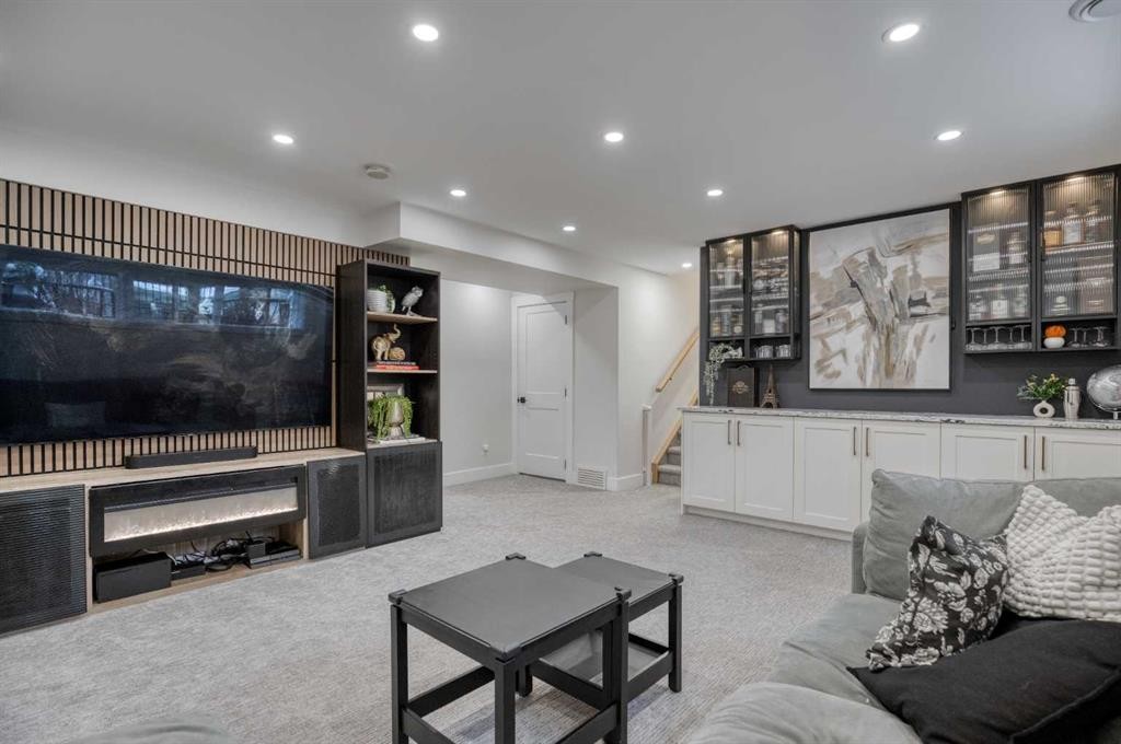 168 Oakside Circle, Calgary, AB - Indoor With Fireplace