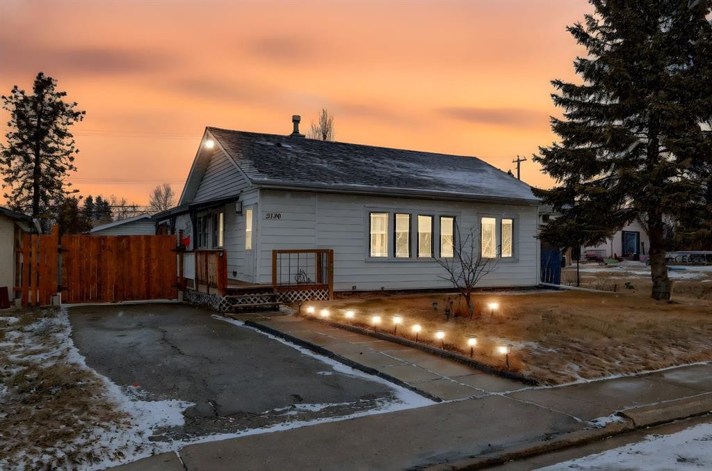 2130 20 Avenue, Bowden, AB - Outdoor