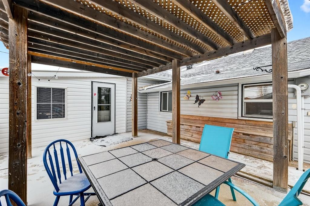 2130 20 Avenue, Bowden, AB - Outdoor With Exterior