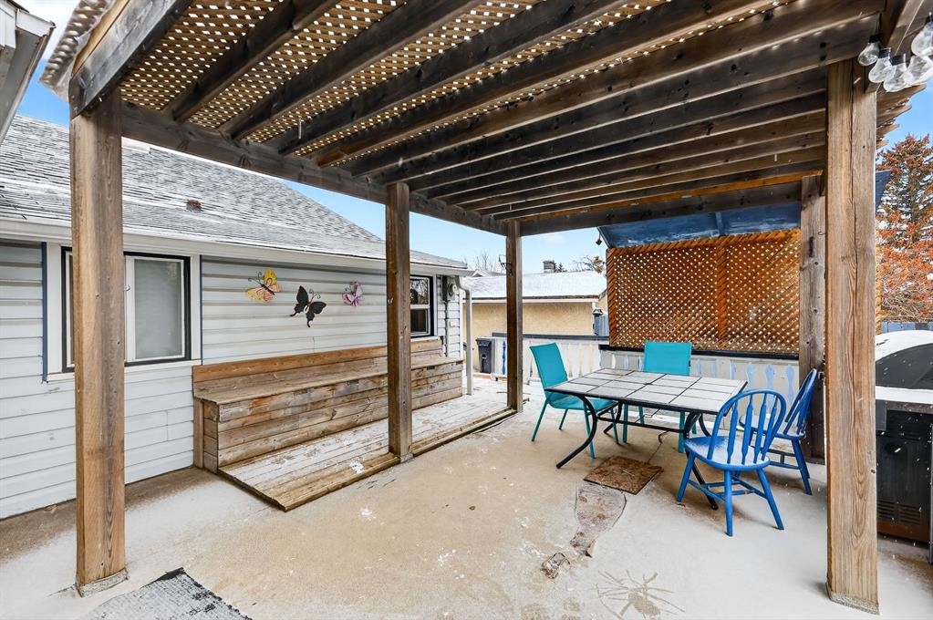 2130 20 Avenue, Bowden, AB - Outdoor With Deck Patio Veranda With Exterior