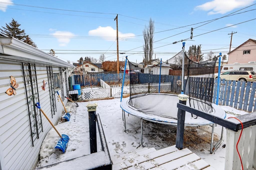 2130 20 Avenue, Bowden, AB - Outdoor