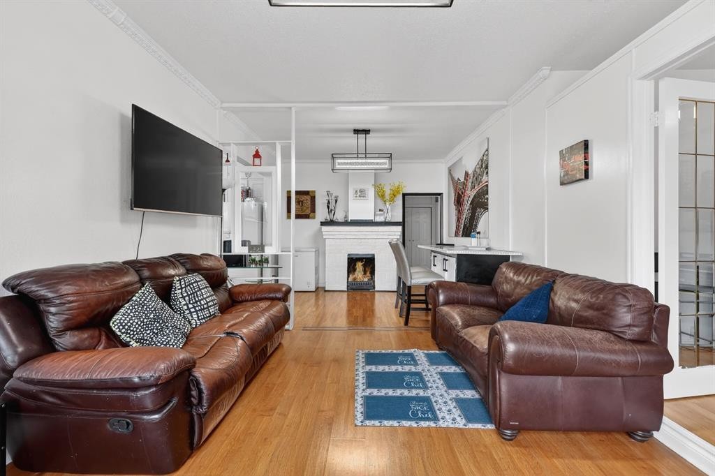 2130 20 Avenue, Bowden, AB - Indoor Photo Showing Living Room With Fireplace