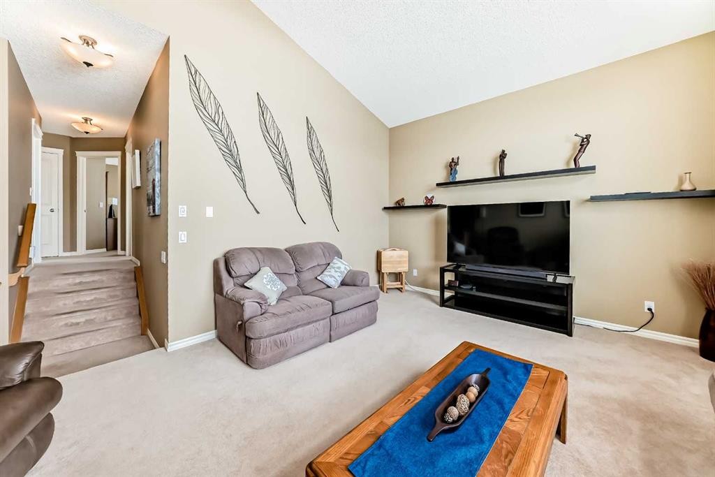 41 Kincora Drive Nw, Calgary, AB - Indoor Photo Showing Living Room