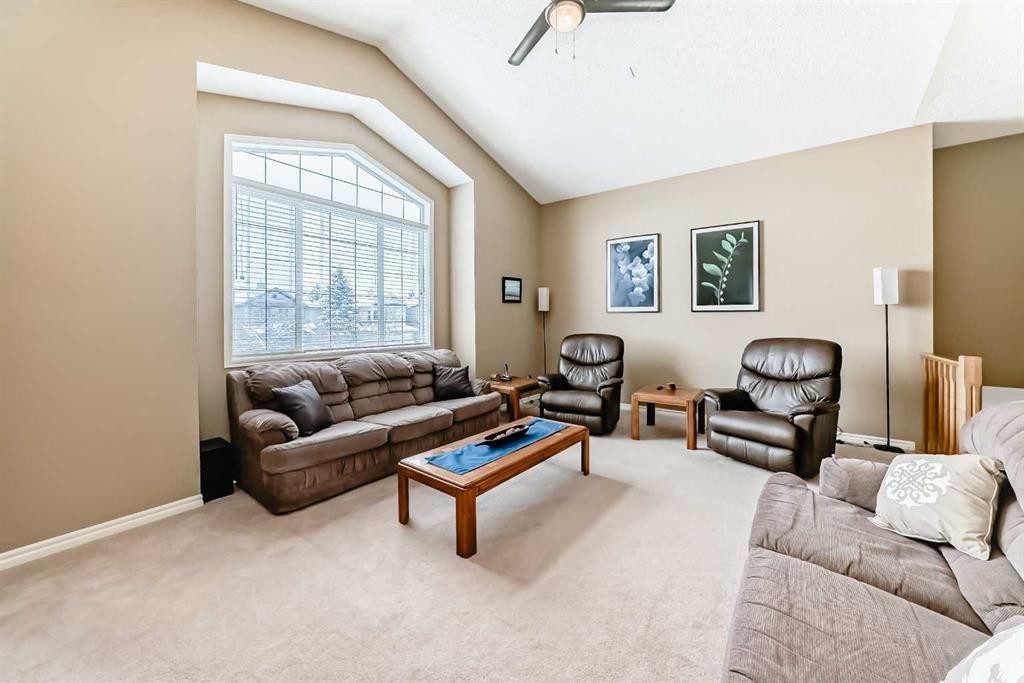 41 Kincora Drive Nw, Calgary, AB - Indoor Photo Showing Living Room