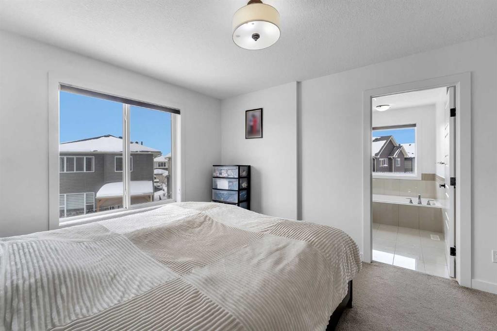 43 Saddlelake Manor Ne, Calgary, AB - Indoor Photo Showing Bedroom
