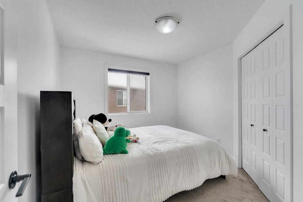 43 Saddlelake Manor Ne, Calgary, AB - Indoor Photo Showing Bedroom