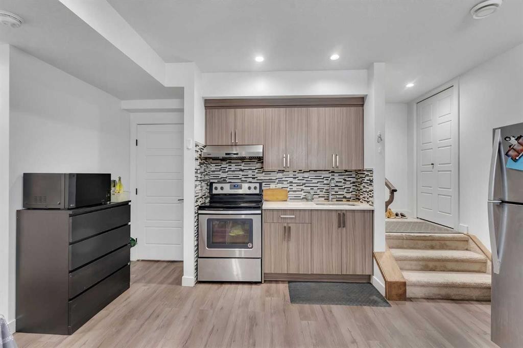 43 Saddlelake Manor Ne, Calgary, AB - Indoor Photo Showing Kitchen