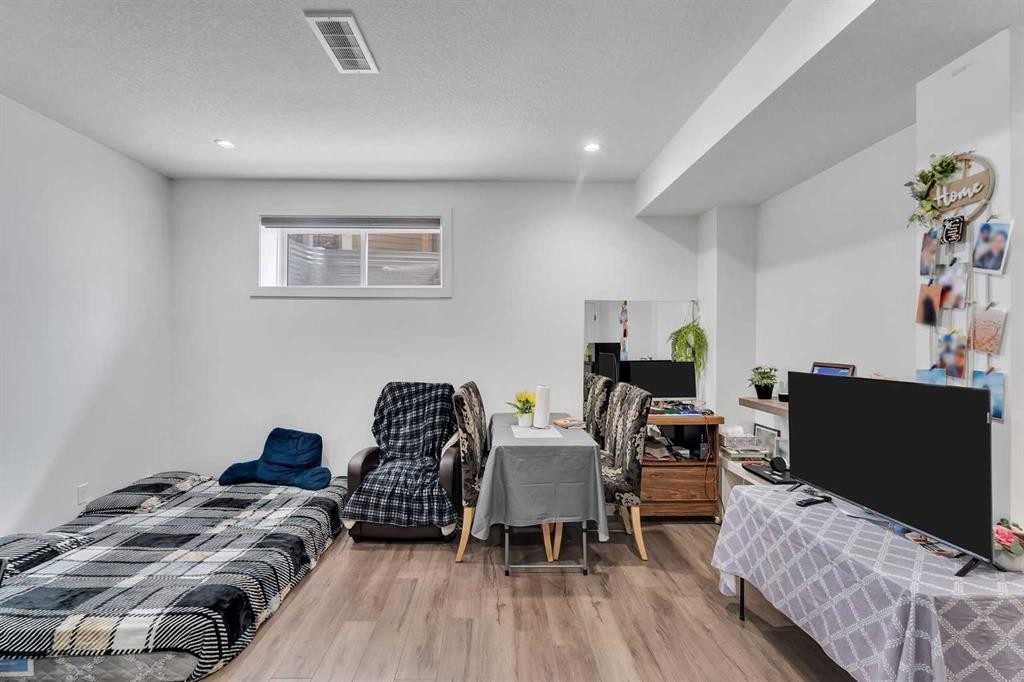 43 Saddlelake Manor Ne, Calgary, AB - Indoor Photo Showing Bedroom