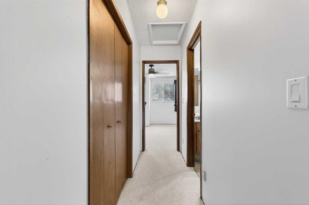 1502 Ranchlands Way Nw, Calgary, AB - Indoor Photo Showing Other Room