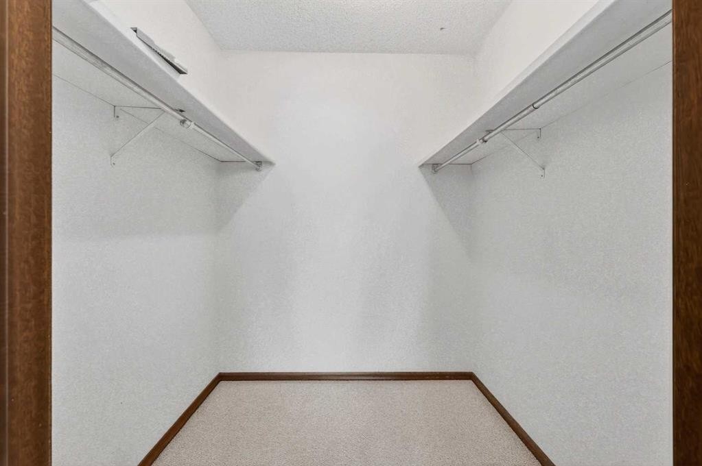 1502 Ranchlands Way Nw, Calgary, AB - Indoor With Storage