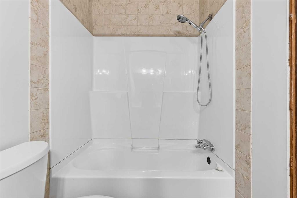 1502 Ranchlands Way Nw, Calgary, AB - Indoor Photo Showing Bathroom