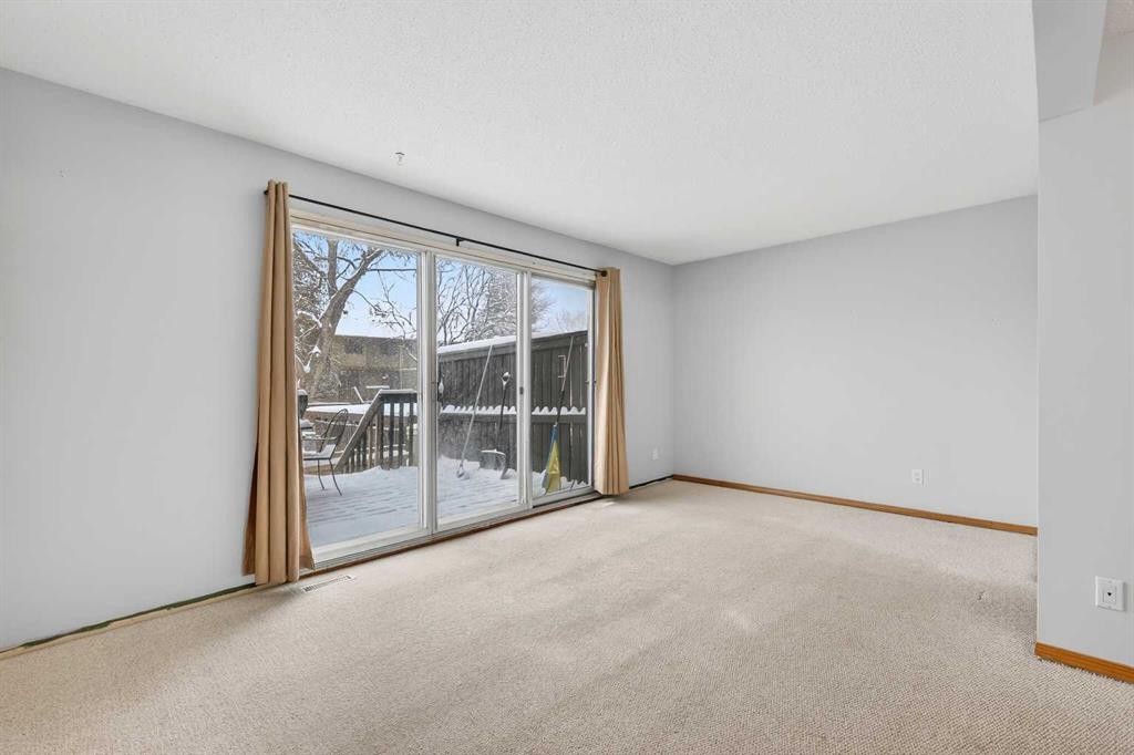 1502 Ranchlands Way Nw, Calgary, AB - Indoor Photo Showing Other Room