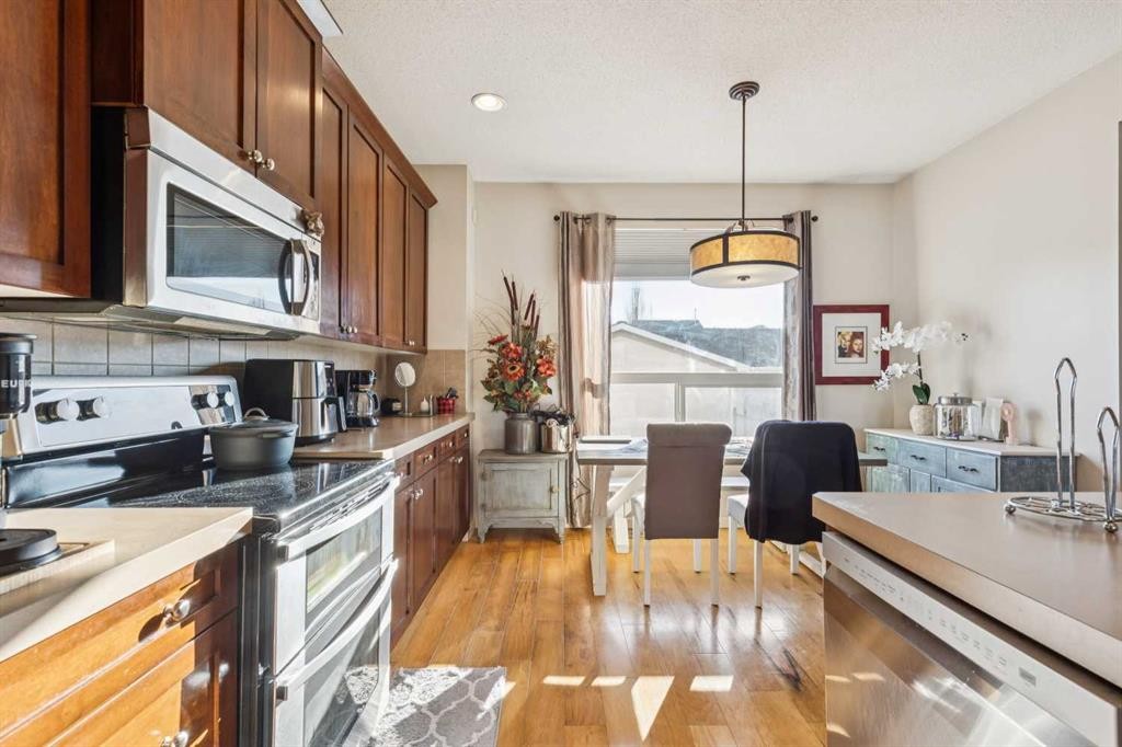 15008 Prestwick Boulevard Se, Calgary, AB - Indoor Photo Showing Kitchen