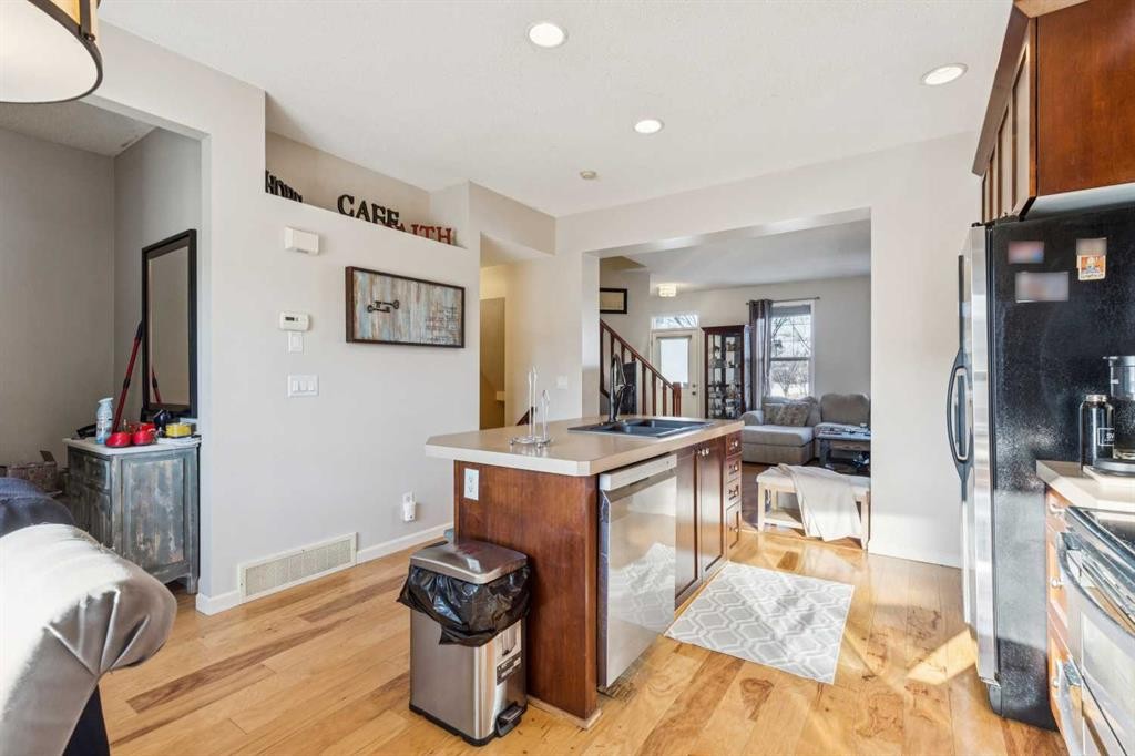 15008 Prestwick Boulevard Se, Calgary, AB - Indoor Photo Showing Kitchen