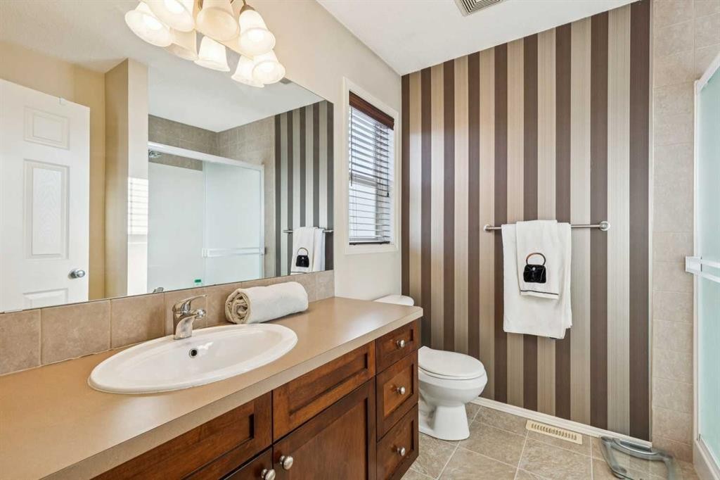 15008 Prestwick Boulevard Se, Calgary, AB - Indoor Photo Showing Bathroom