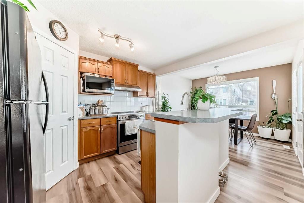 79 Saddleridge Close Ne, Calgary, AB - Indoor Photo Showing Kitchen