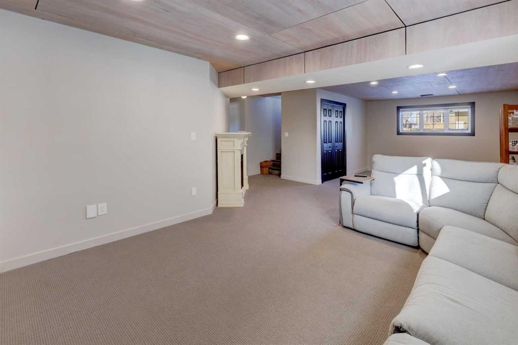 823 Bankview Drive, Drumheller, AB - Indoor