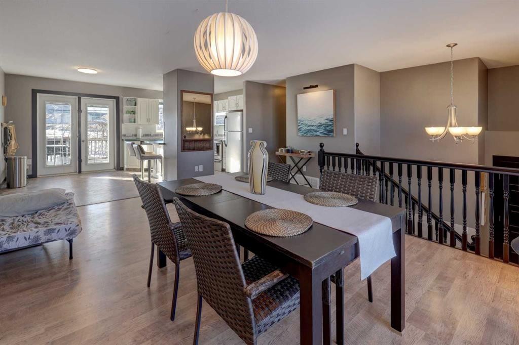 823 Bankview Drive, Drumheller, AB - Indoor Photo Showing Dining Room