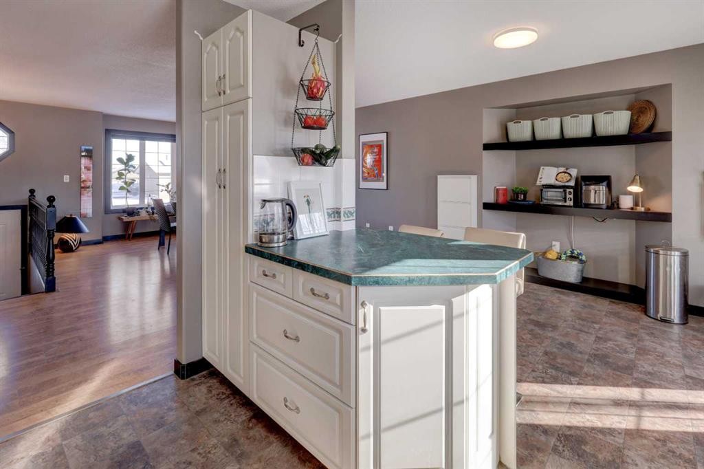 823 Bankview Drive, Drumheller, AB - Indoor