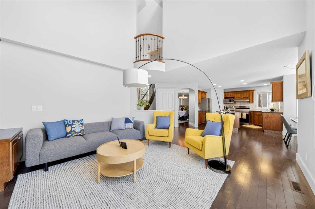 46 Discovery Ridge Road Sw, Calgary, AB - Indoor Photo Showing Living Room