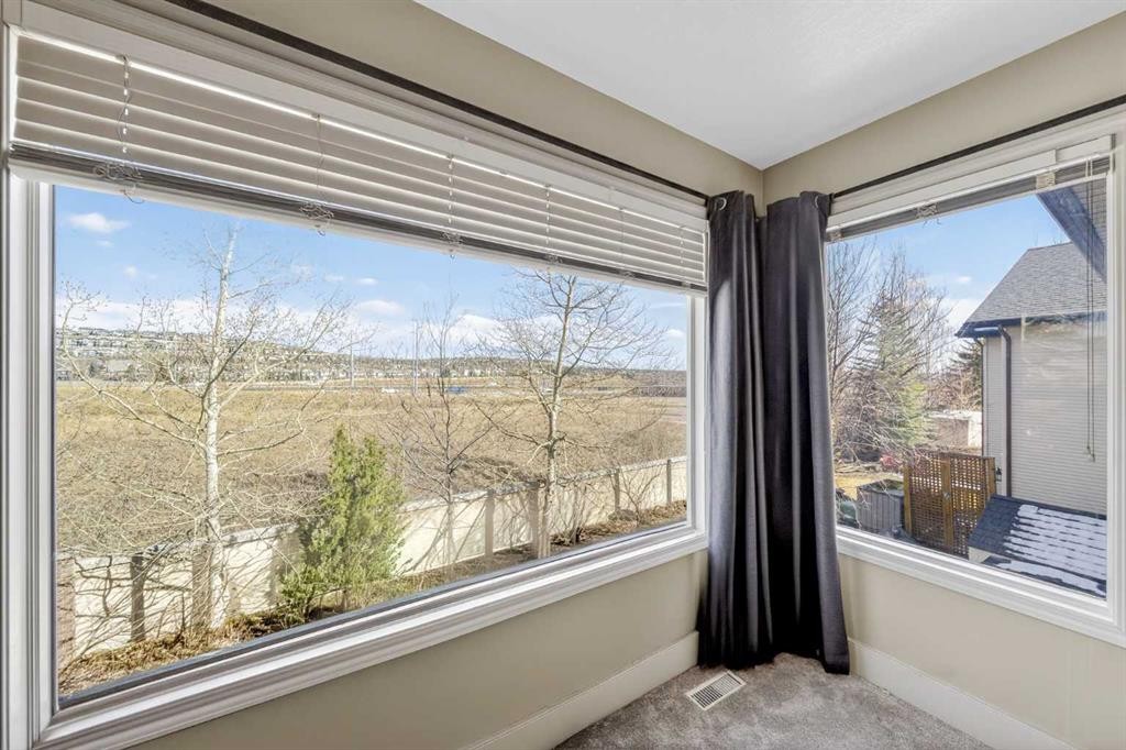 46 Discovery Ridge Road Sw, Calgary, AB - Indoor Photo Showing Other Room