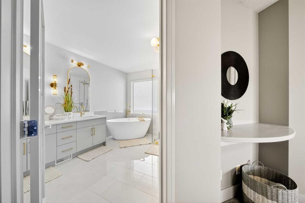 46 Discovery Ridge Road Sw, Calgary, AB - Indoor Photo Showing Bathroom