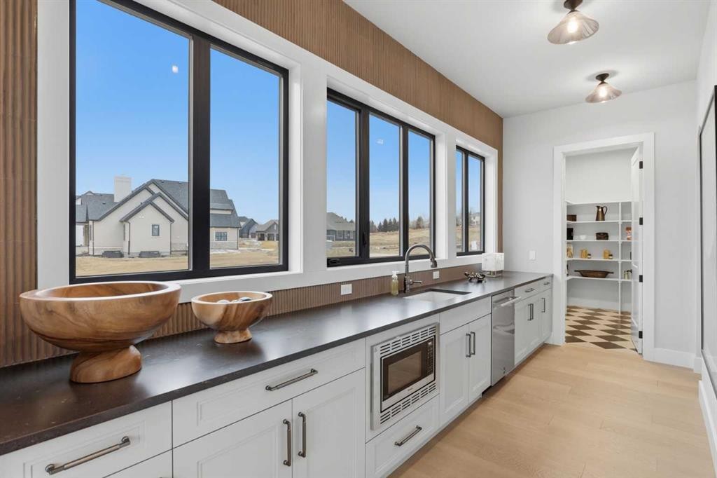 53 Watermark Crescent, Rural Rocky View County, AB - Indoor Photo Showing Kitchen