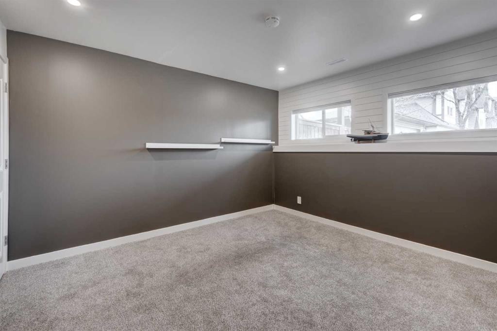 14 Everridge Common Sw, Calgary, AB - Indoor Photo Showing Other Room