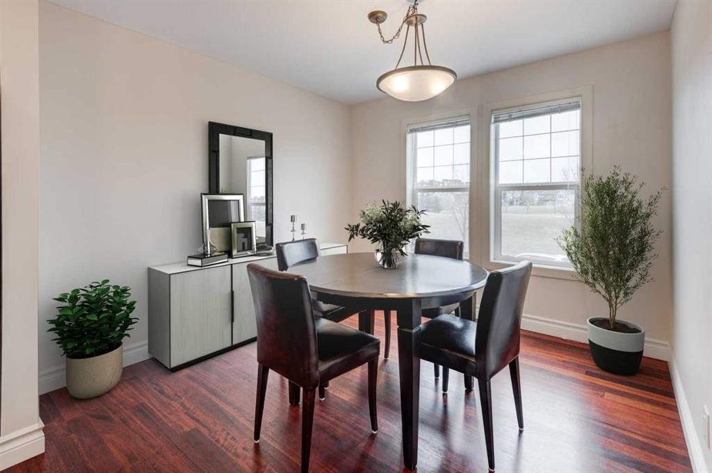 14 Everridge Common Sw, Calgary, AB - Indoor Photo Showing Dining Room