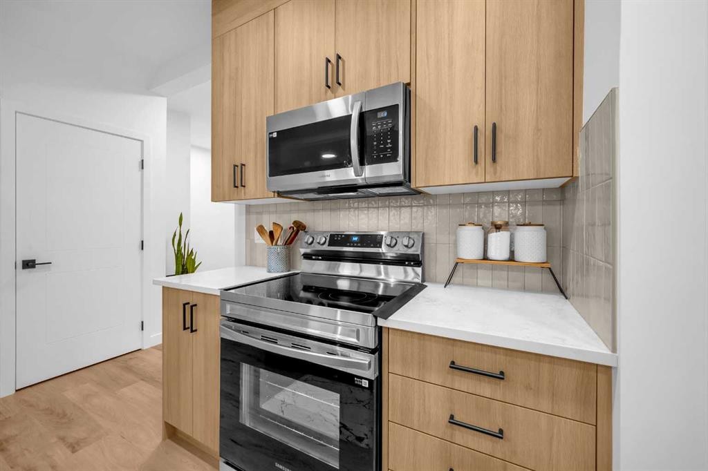 288 Sora Terrace Se, Calgary, AB - Indoor Photo Showing Kitchen