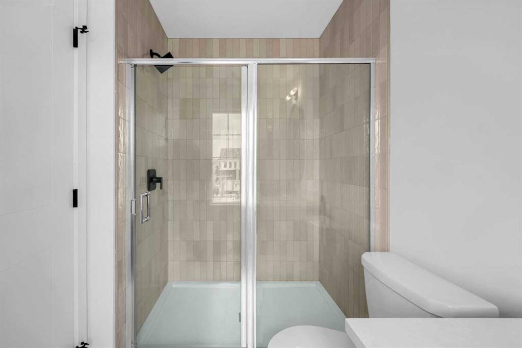 288 Sora Terrace Se, Calgary, AB - Indoor Photo Showing Bathroom