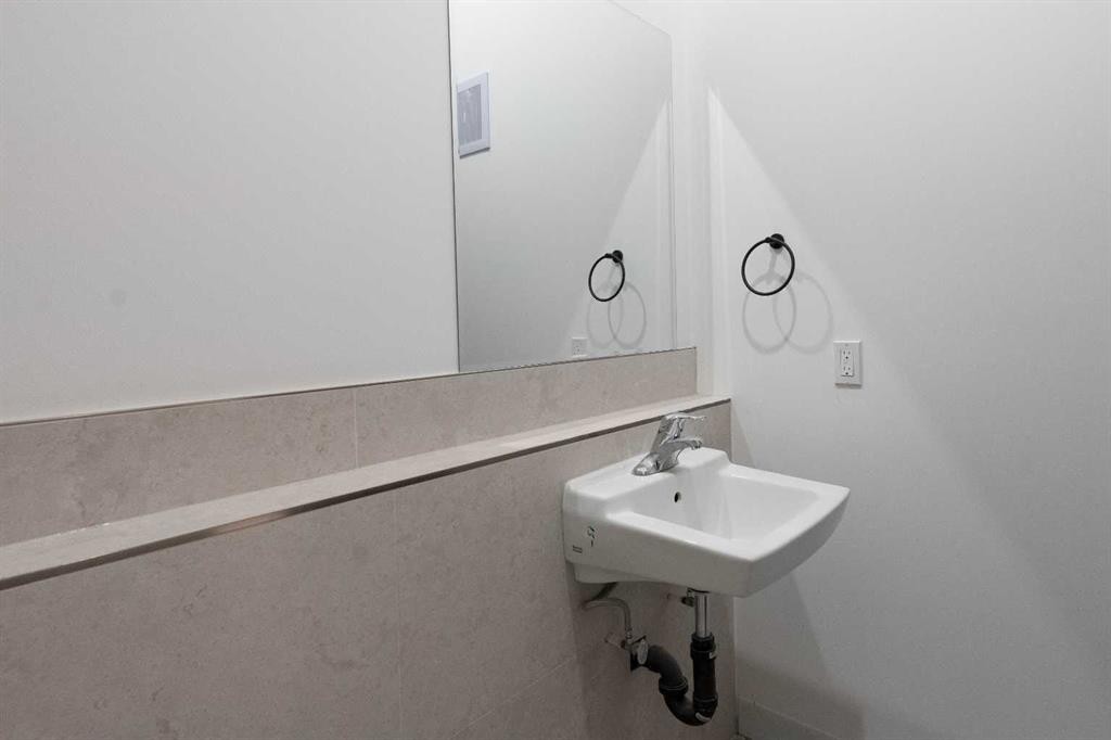 112-200 Alpine Meadows, Canmore, AB