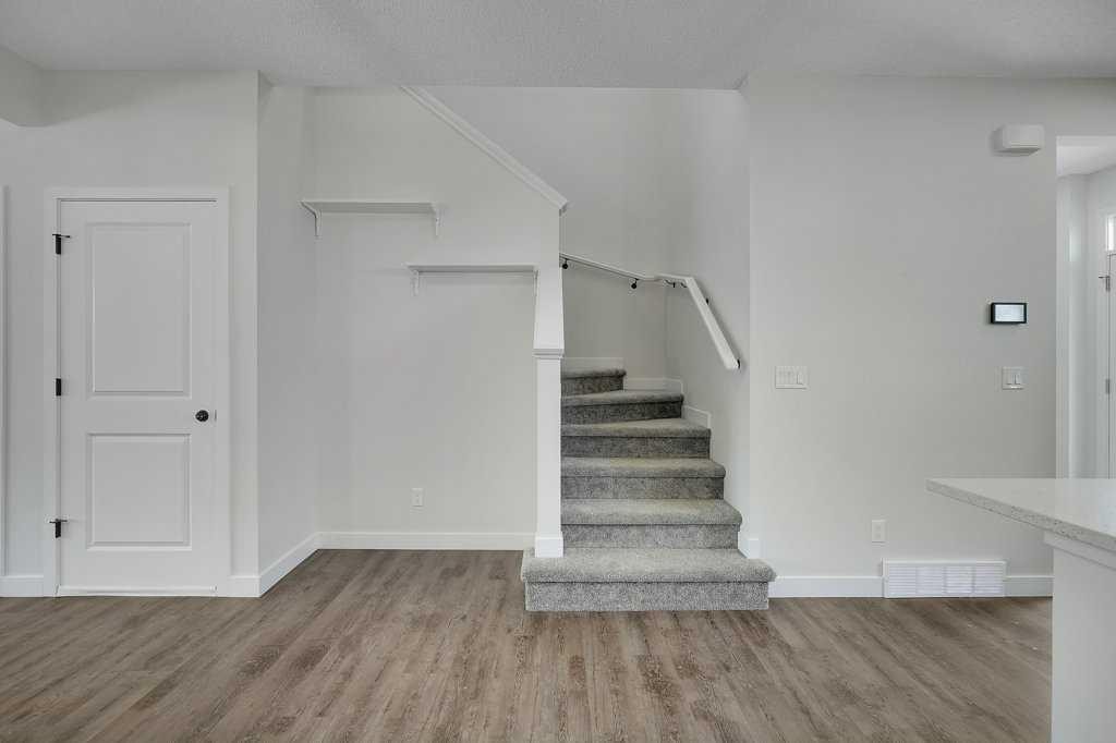 103 Highview Gate Se, Airdrie, AB - Indoor Photo Showing Other Room