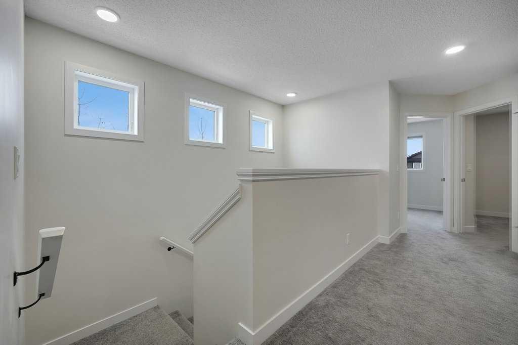 103 Highview Gate Se, Airdrie, AB - Indoor Photo Showing Other Room